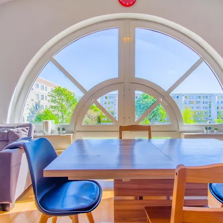 Ideal Fuer Familien Und Monteure, Zentral, Gemuetlich, Mit Fernseher Apartment
